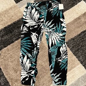 Jaclyn Smith Collection soft tropical pants, size L NWT!